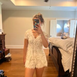 Francesca's Collections Cream Lace Chemise